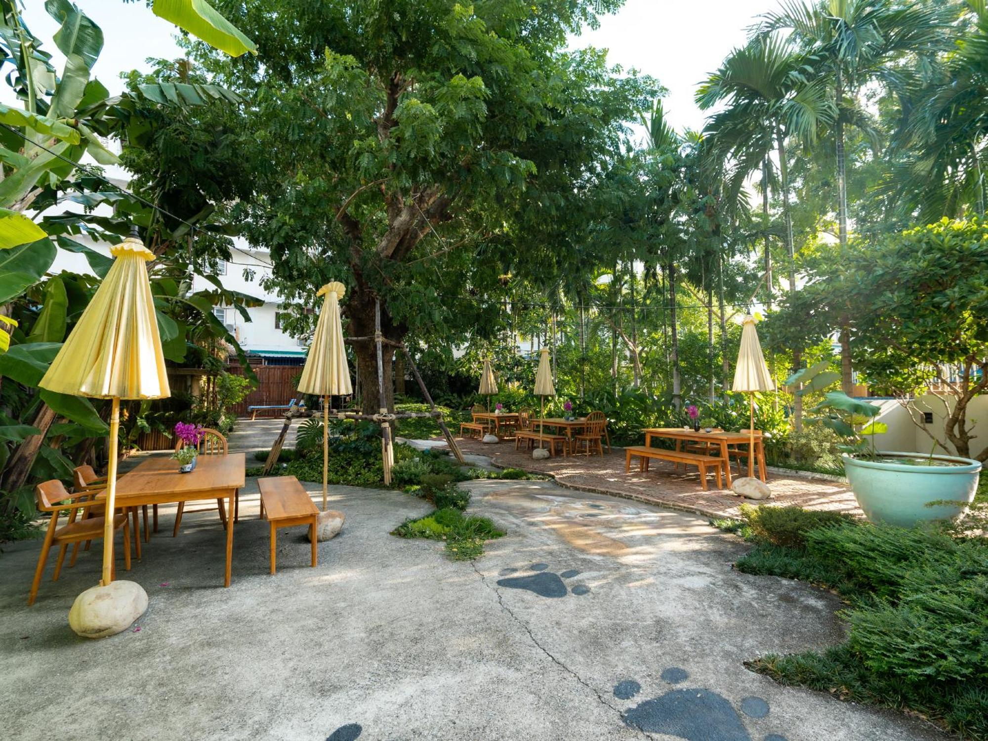 Deeprom Hotel